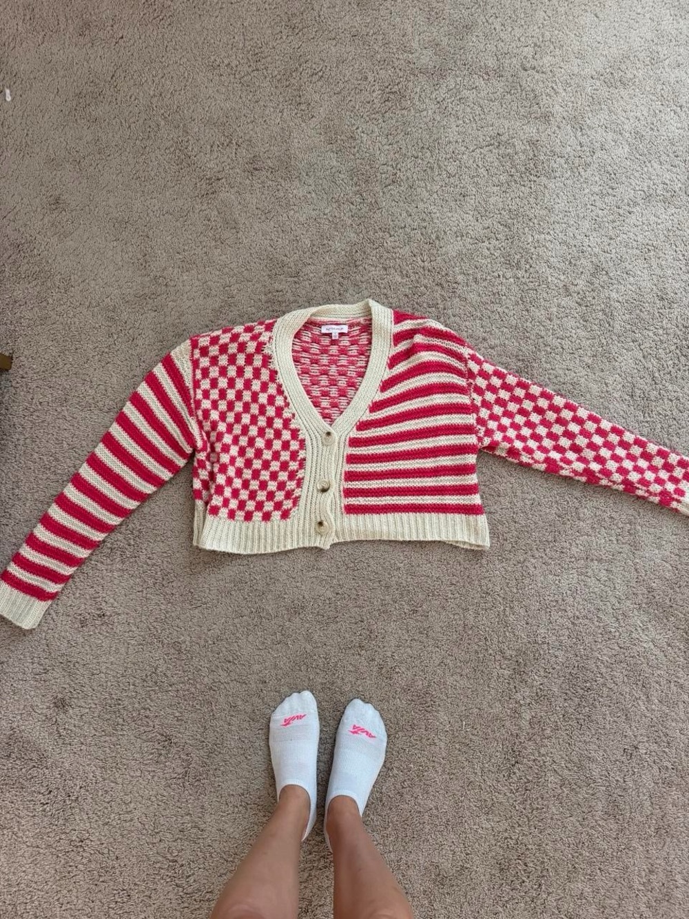 Cropped V‑Neck Checkerboard & Stripe Cardigan in Red and Cream